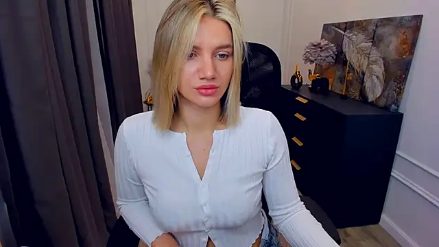 SelenaeMoore online show from 04/22/26, 03:53