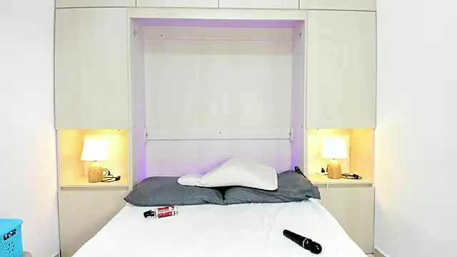 Snapshot of KendallRosse1 chatting on 01/09/25, 01:35 KendallRosse1 online show from 01/09/25, 01:35