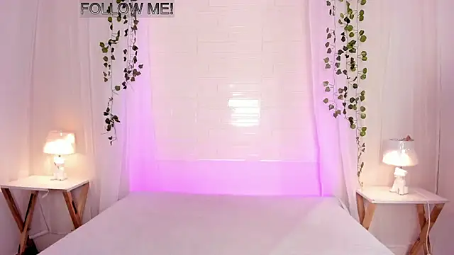 Snapshot of KendallRosse1 chatting on 07/19/26, 12:42 KendallRosse1 online show from 07/19/26, 12:42