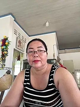 Snapshot of NDith chatting on 03/04/25, 12:07 NDith online show from 03/04/25, 12:07