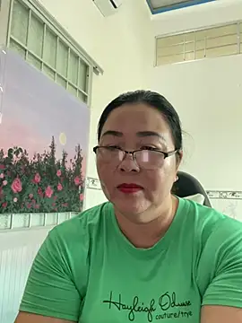 Snapshot of NDith chatting on 03/04/25, 03:33 NDith online show from 03/04/25, 03:33