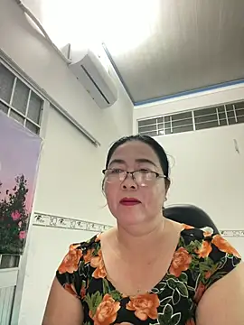 Snapshot of NDith chatting on 03/07/25, 11:49 NDith online show from 03/07/25, 11:49