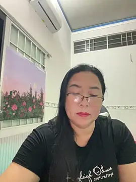 Snapshot of NDith chatting on 03/11/25, 12:39 NDith online show from 03/11/25, 12:39