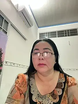Snapshot of NDith chatting on 03/12/25, 10:28 NDith online show from 03/12/25, 10:28