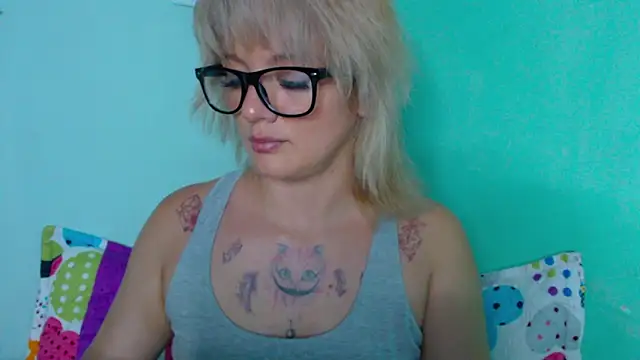 kitten sweet online show from 02/04/25, 11:06