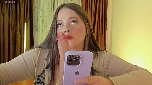 dennisbonnet  online show from 04/22/26, 04:15