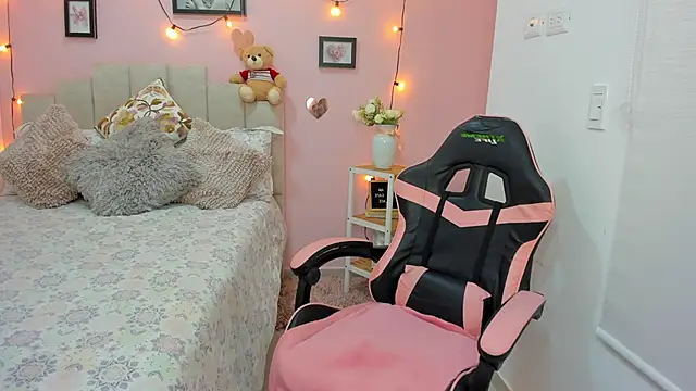 emilyharrix online show from 11/20/25, 08:52