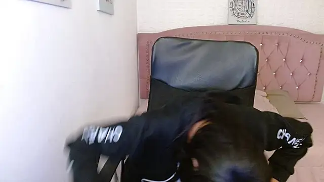 shaneelle online show from 02/22/25, 06:06