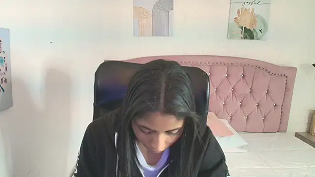 shaneelle online show from 09/12/25, 03:06