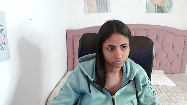 shaneelle online show from 10/06/25, 03:26