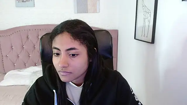 shaneelle online show from 11/08/25, 03:07