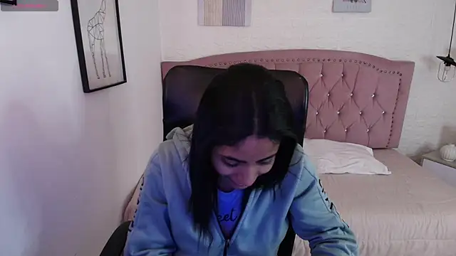 shaneelle online show from 11/19/25, 03:28