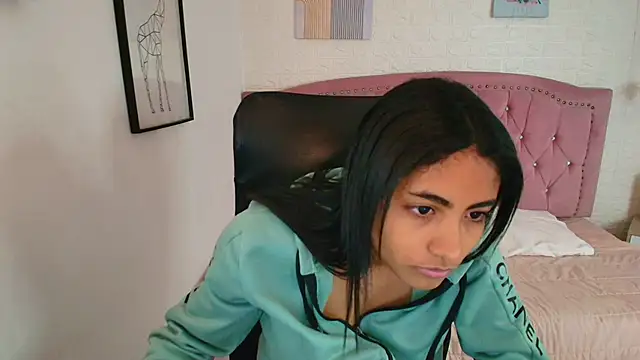 shaneelle online show from 12/04/25, 03:05