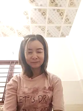 Snapshot of Sexy-ladyboobs20 chatting on 10/15/25, 01:17 Sexy-ladyboobs20 online show from 10/15/25, 01:17