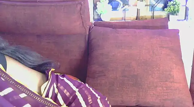 Snapshot of sexy_shivi chatting on 12/04/24, 04:38 sexy shivi online show from 12/04/24, 04:38