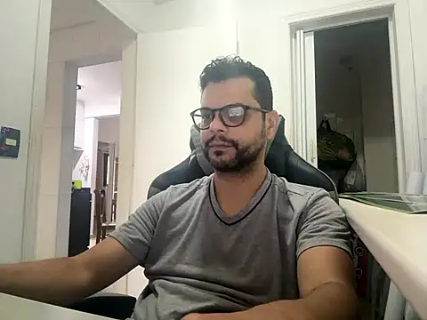Snapshot of HornyBeachBoyBR chatting on 06/15/26, 01:02 HornyBeachBoyBR online show from 06/15/26, 01:02