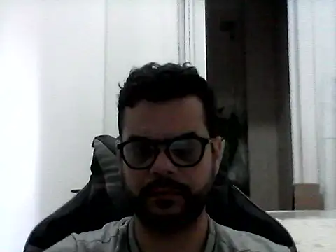 Snapshot of HornyBeachBoyBR chatting on 06/27/26, 02:44 HornyBeachBoyBR online show from 06/27/26, 02:44