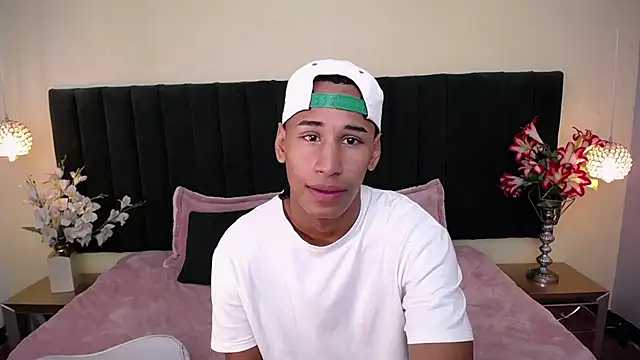 soft attraction online show from 10/18/25, 07:47