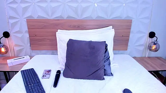 Stacey white  online show from 11/24/25, 08:19