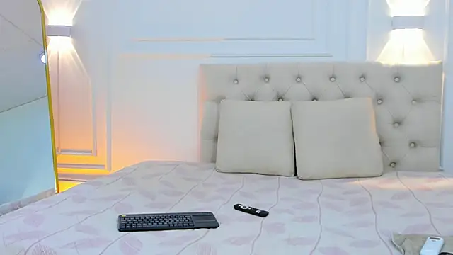 Snapshot of lola_red95 chatting on 06/10/26, 01:10 lola red95 online show from 06/10/26, 01:10