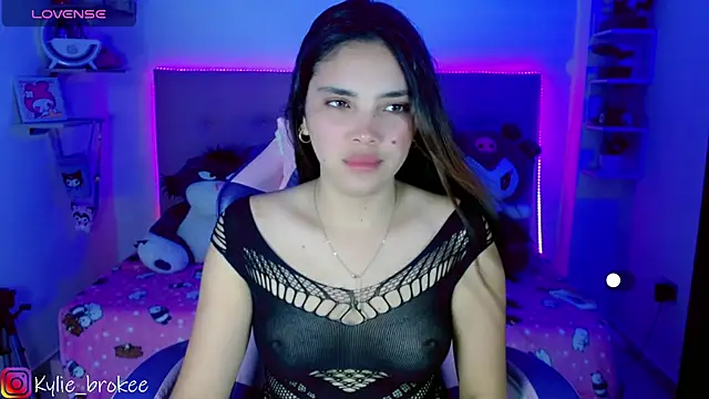 Snapshot of Kylie_brokee chatting on 02/28/25, 09:12 Kylie brokee online show from 02/28/25, 09:12