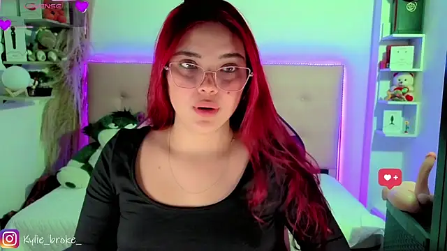 Snapshot of Kylie_brokee chatting on 05/13/26, 10:06 Kylie brokee online show from 05/13/26, 10:06