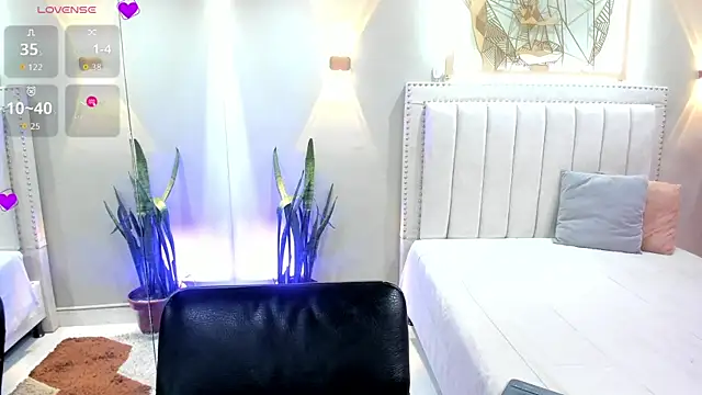 StefyGil  online show from 11/18/25, 12:20