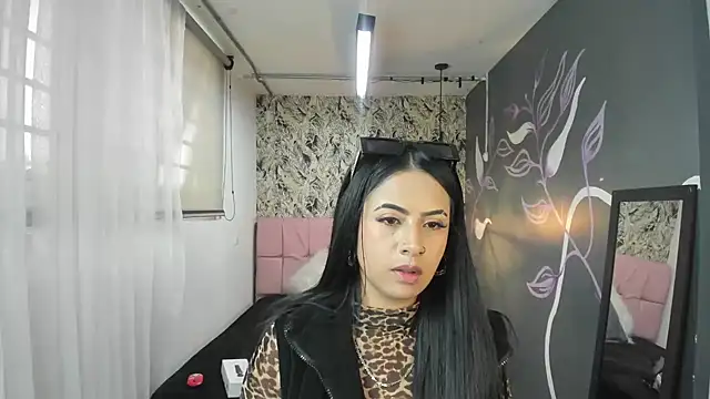 CharlotteeGray  online show from 02/06/25, 07:40