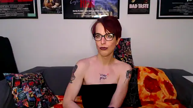 Snapshot of RyffBurnz chatting on 12/28/24, 05:33 RyffBurnz online show from 12/28/24, 05:33