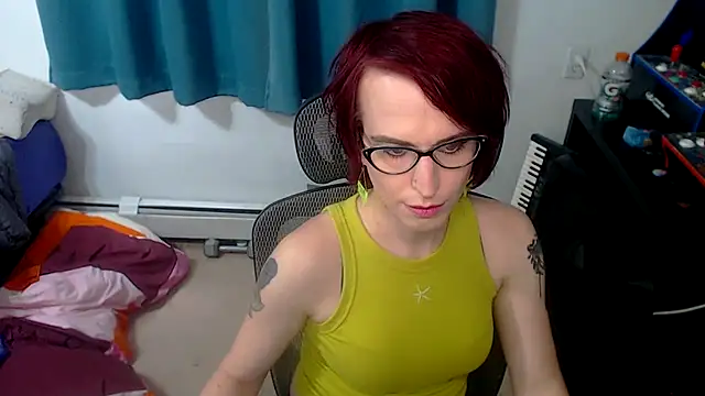 Snapshot of RyffBurnz chatting on 10/15/25, 04:29 RyffBurnz online show from 10/15/25, 04:29