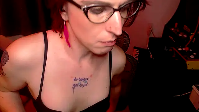 Snapshot of RyffBurnz chatting on 10/20/25, 04:24 RyffBurnz online show from 10/20/25, 04:24