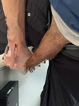 Snapshot of 34thwonder chatting on 10/27/25, 04:00 34thwonder online show from 10/27/25, 04:00