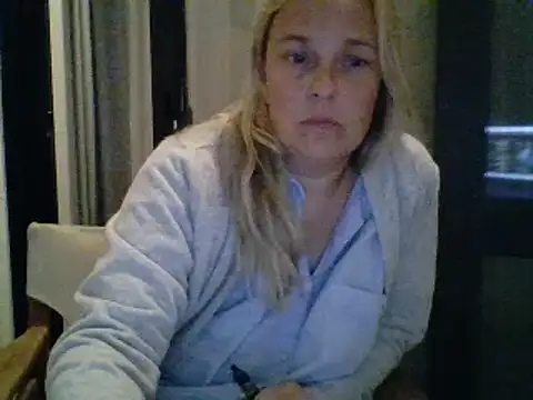 Snapshot of scrummymummy2 chatting on 10/23/25, 07:56 scrummymummy2 online show from 10/23/25, 07:56