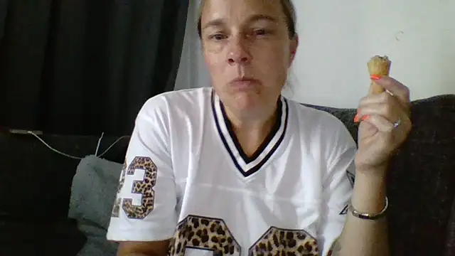 Snapshot of scrummymummy2 chatting on 07/13/26, 07:05 scrummymummy2 online show from 07/13/26, 07:05
