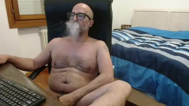 Snapshot of newsimo74 chatting on 05/08/26, 06:46 newsimo74 online show from 05/08/26, 06:46