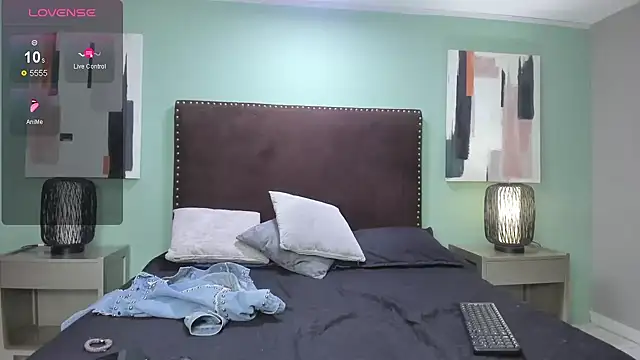 Nahiajhonson  online show from 01/17/25, 12:52