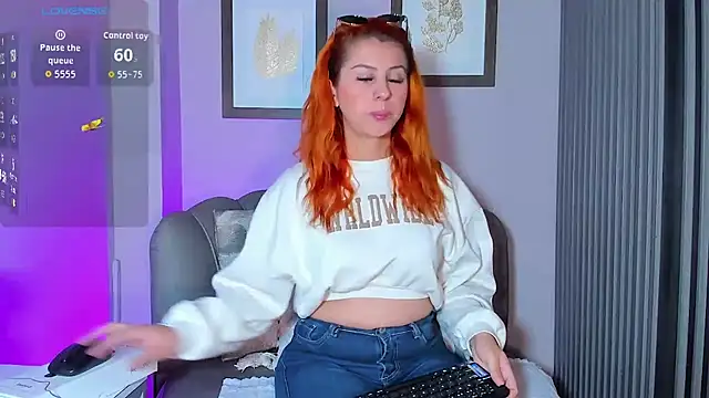 Nahiajhonson  online show from 10/15/25, 01:00