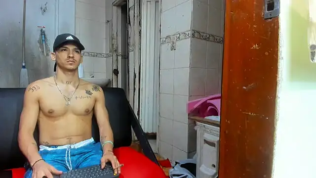 Snapshot of MasterSEX420 chatting on 02/11/25, 04:22 MasterSEX420 online show from 02/11/25, 04:22