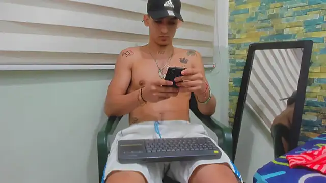 Snapshot of MasterSEX420 chatting on 03/01/25, 07:04 MasterSEX420 online show from 03/01/25, 07:04