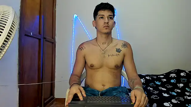 Snapshot of MasterSEX420 chatting on 10/01/25, 03:12 MasterSEX420 online show from 10/01/25, 03:12