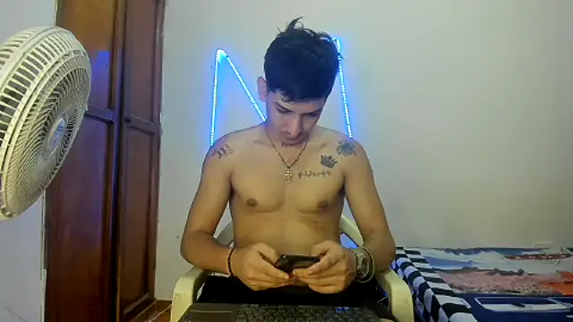 Snapshot of MasterSEX420 chatting on 10/06/25, 07:22 MasterSEX420 online show from 10/06/25, 07:22