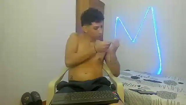 Snapshot of MasterSEX420 chatting on 10/29/25, 12:29 MasterSEX420 online show from 10/29/25, 12:29