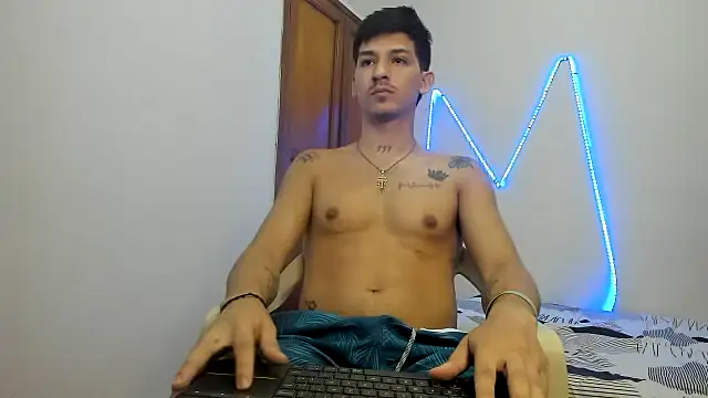 Snapshot of MasterSEX420 chatting on 11/06/25, 12:28 MasterSEX420 online show from 11/06/25, 12:28