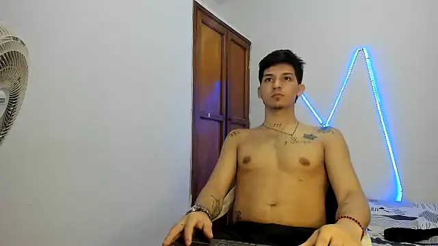 Snapshot of MasterSEX420 chatting on 11/11/25, 02:44 MasterSEX420 online show from 11/11/25, 02:44