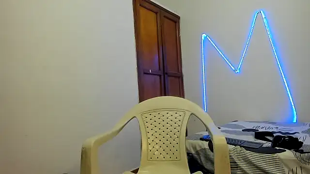 Snapshot of MasterSEX420 chatting on 11/12/25, 01:44 MasterSEX420 online show from 11/12/25, 01:44