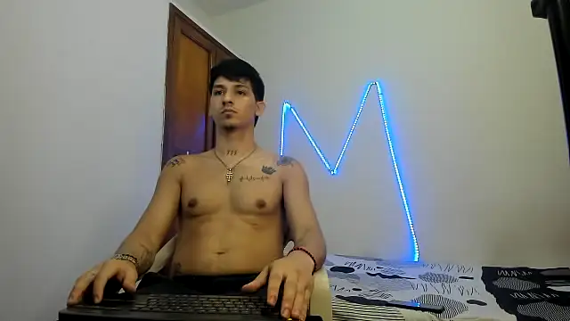 Snapshot of MasterSEX420 chatting on 11/13/25, 03:55 MasterSEX420 online show from 11/13/25, 03:55