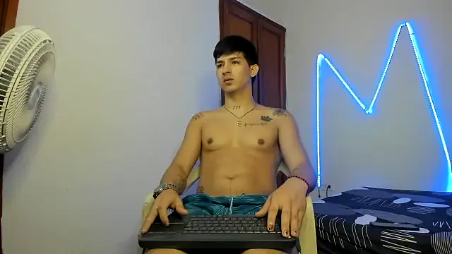 Snapshot of MasterSEX420 chatting on 11/18/25, 12:53 MasterSEX420 online show from 11/18/25, 12:53