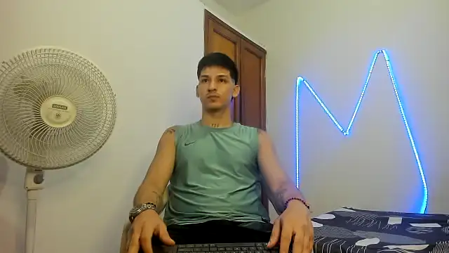 Snapshot of MasterSEX420 chatting on 11/19/25, 11:05 MasterSEX420 online show from 11/19/25, 11:05