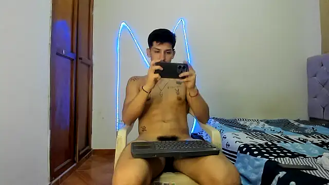 Snapshot of MasterSEX420 chatting on 11/28/25, 01:19 MasterSEX420 online show from 11/28/25, 01:19