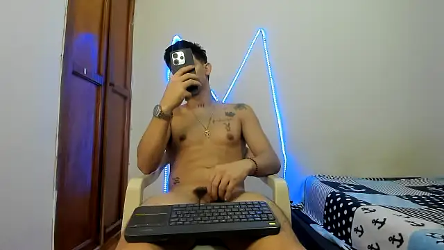 Snapshot of MasterSEX420 chatting on 11/30/25, 01:15 MasterSEX420 online show from 11/30/25, 01:15